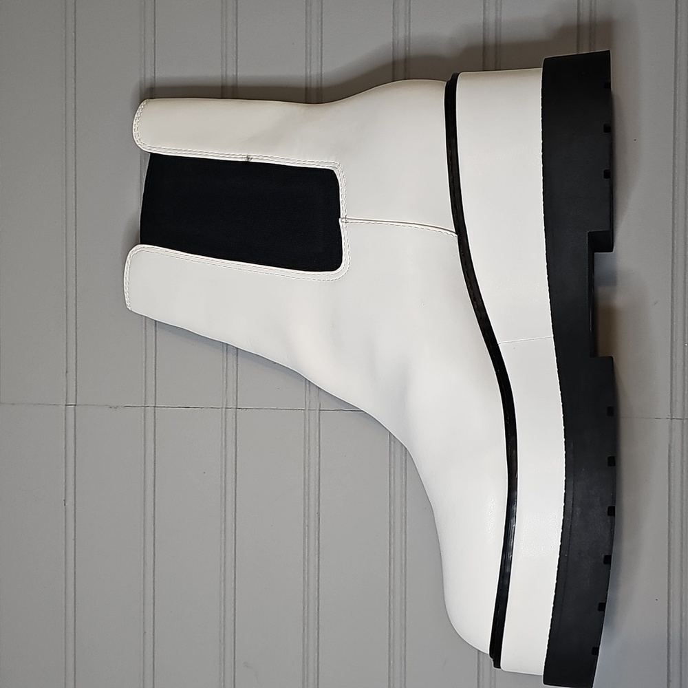 Jessica Simpson White and Black Platform Chelsea Heeled Boots - Picture 3 of 16